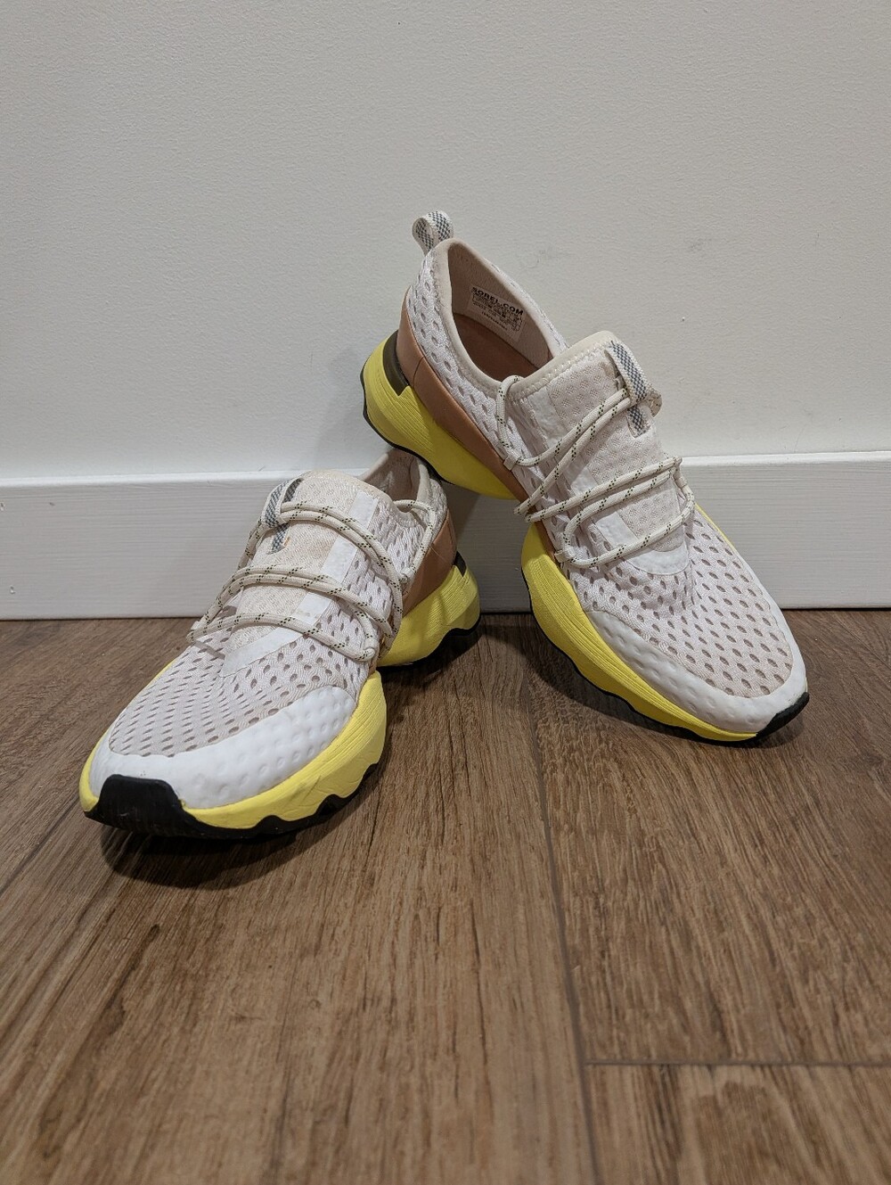 Sorel Kinetic Impact Lace Up Sneakers Shoe White Yellow Size 9